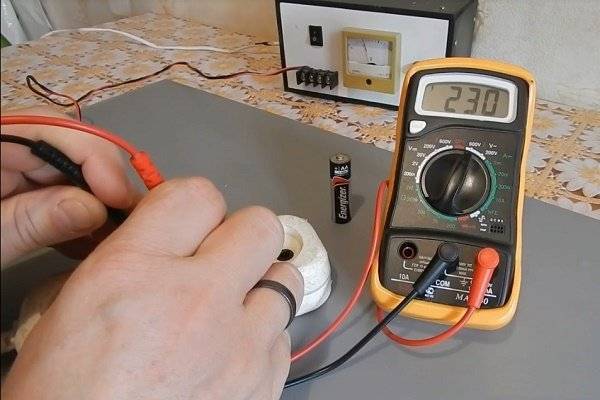 Как измерить ток в розетке мультиметром