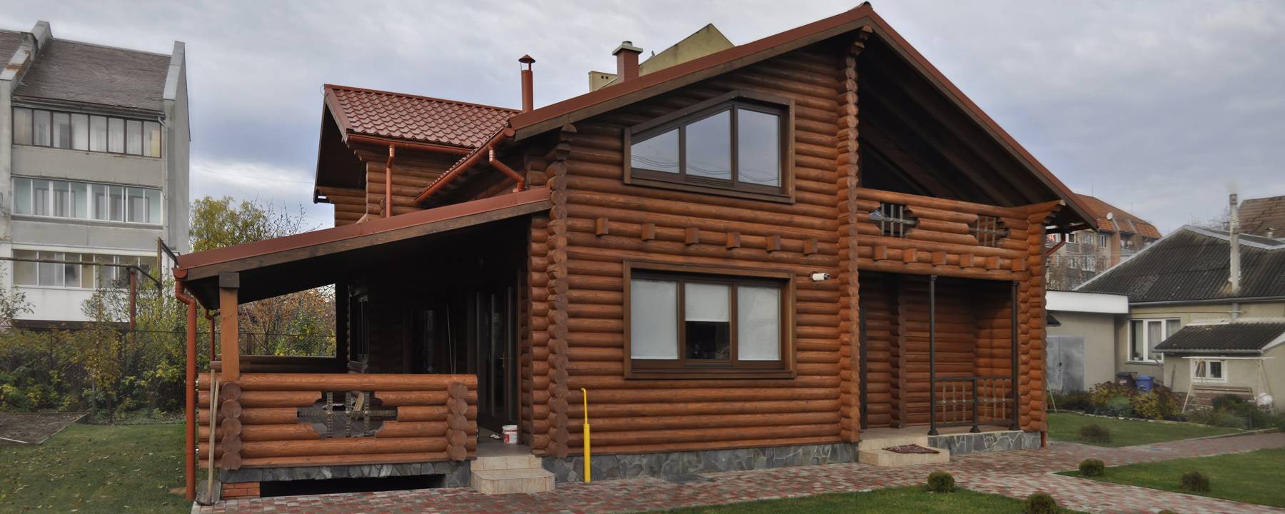 Крыльцо деревянного дома. Фотогалерея от профессионалов