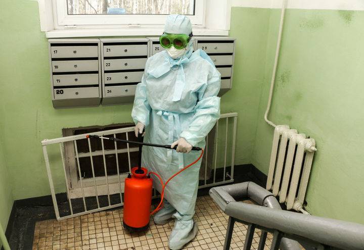 Стало известно, как часто должны дезинфицировать подъезды жилых домов