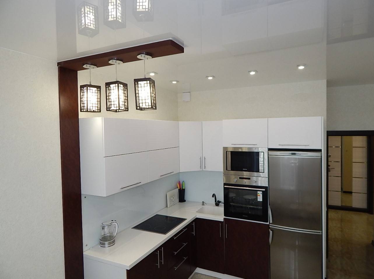 Натяжной потолок на кухне. Дизайн. Фото решений. Правильный монтаж