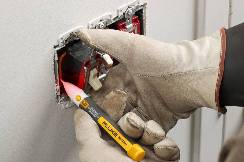 Как пользоваться индикаторной отверткой: принцип работы, определение ноля и фазы