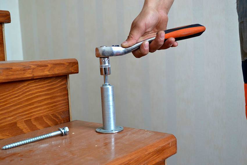 Перила из нержавеющей стали: типы, особенности, монтаж и уход