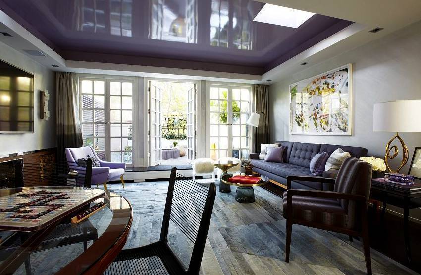 Натяжной потолок глянцевый: зеркальный блеск и дополнительный объем в комнате