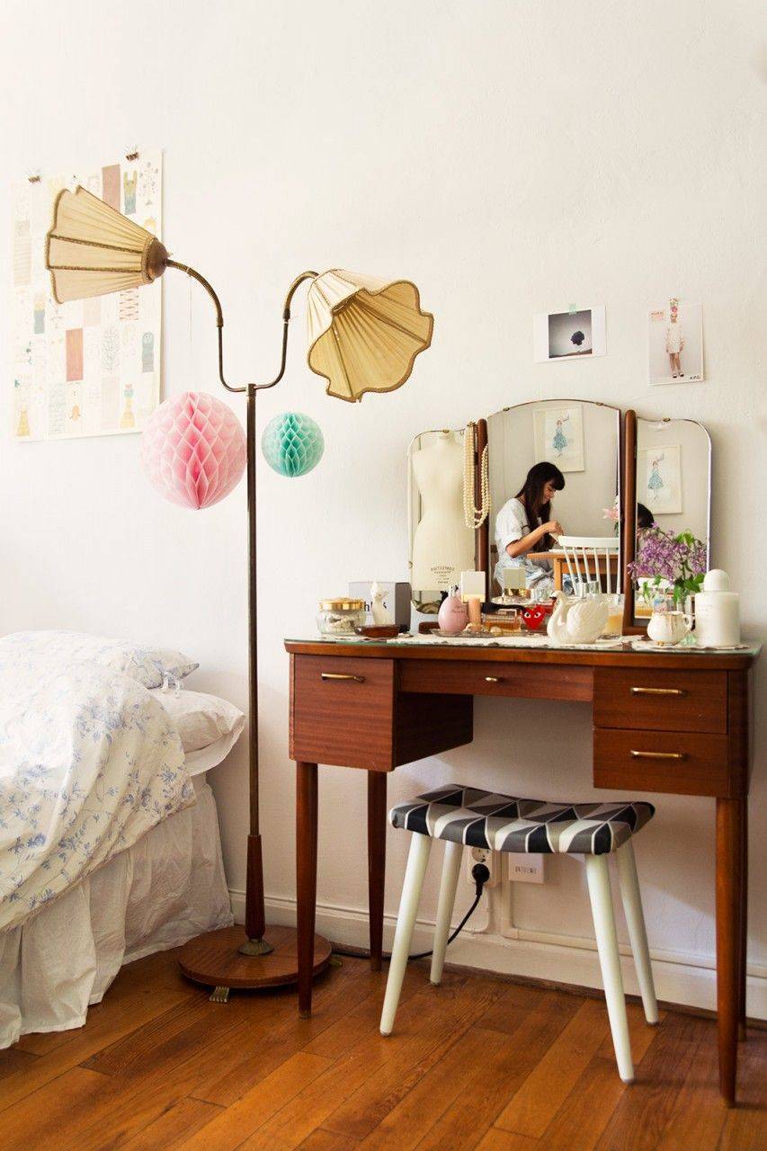 Трюмо с зеркалом: выигрышная мебель для квартиры и частного дома