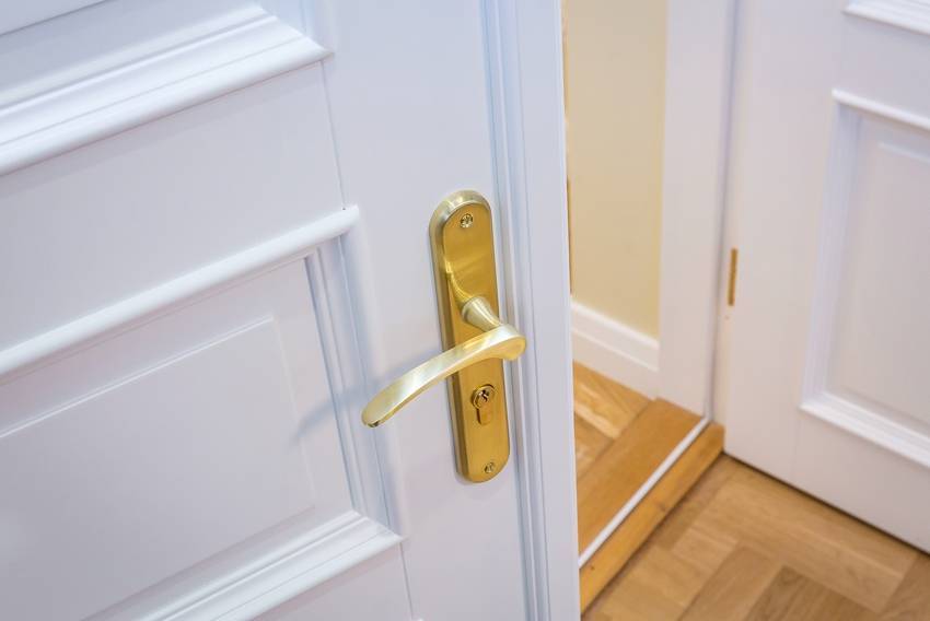 Ремонт межкомнатных дверей: интересные идеи реставрации полотен