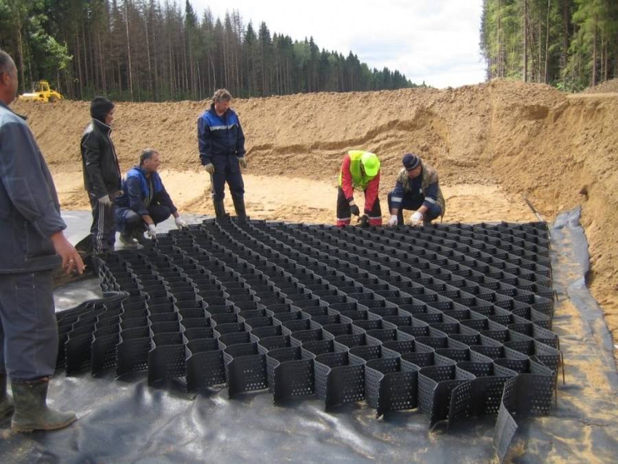 Георешетка для укрепления склонов, водоемов и других ландшафтных элементов