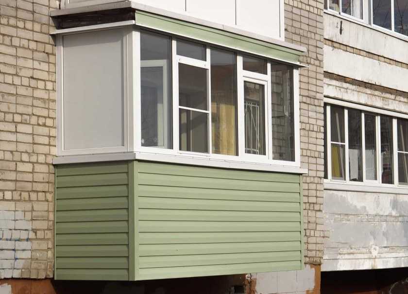 Как остеклить балкон своими руками: выбор материала и пошаговая инструкция