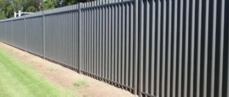 Заборы из профнастила: надежность, простота и стиль в одном