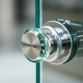 Фурнитура для стекла от производителя: как выбрать качество, который прослужит