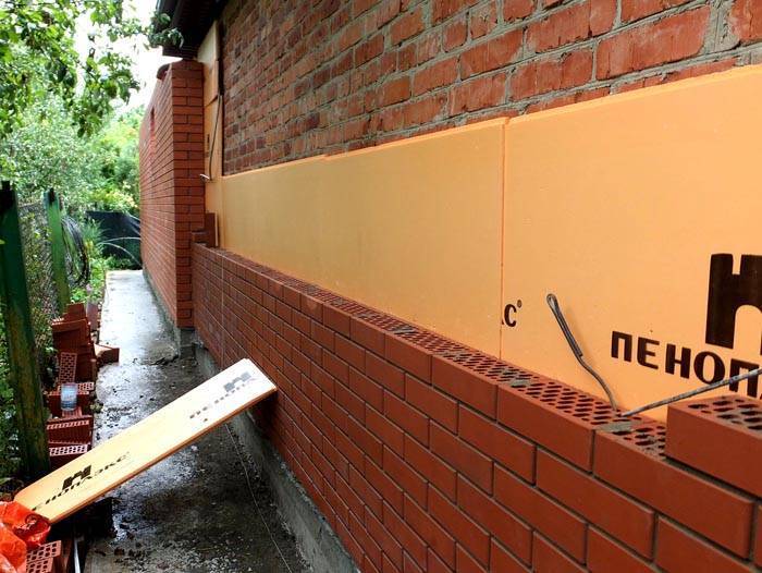 Как можно утеплить пеноплексом стену внутри дома или снаружи: методы утепления, требования к материалам