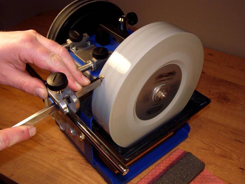 Станок для заточки сверл и других инструментов: правила выбора и использования