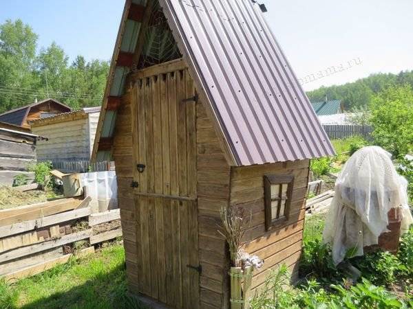 Уличный туалет на даче своими руками: виды конструкций, чертежи и этапы работ