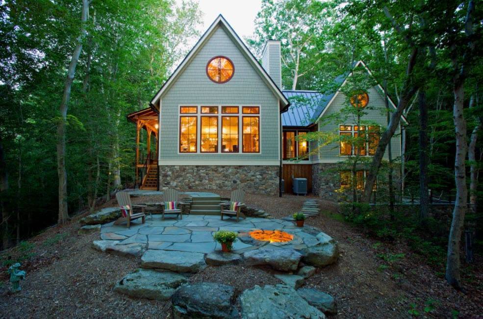 Крыльцо деревянного дома. Фотогалерея от профессионалов