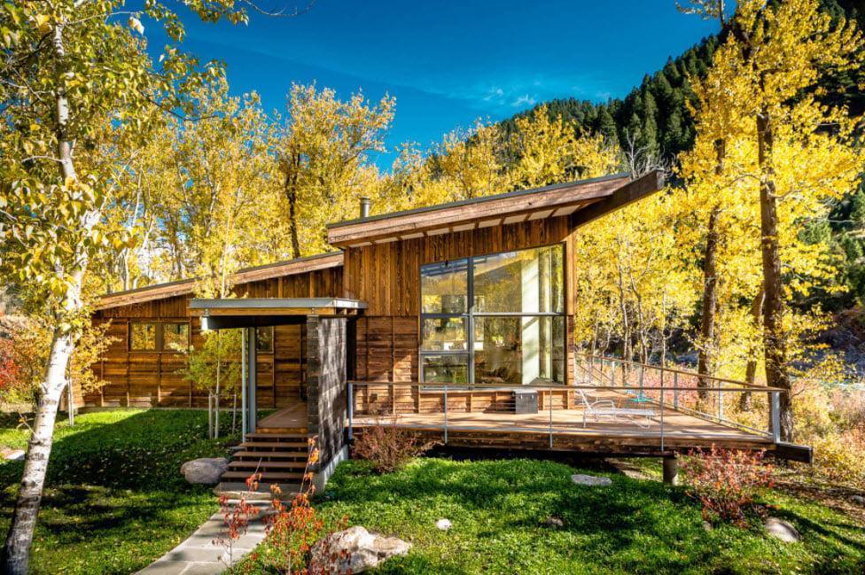 Крыльцо деревянного дома. Фотогалерея от профессионалов