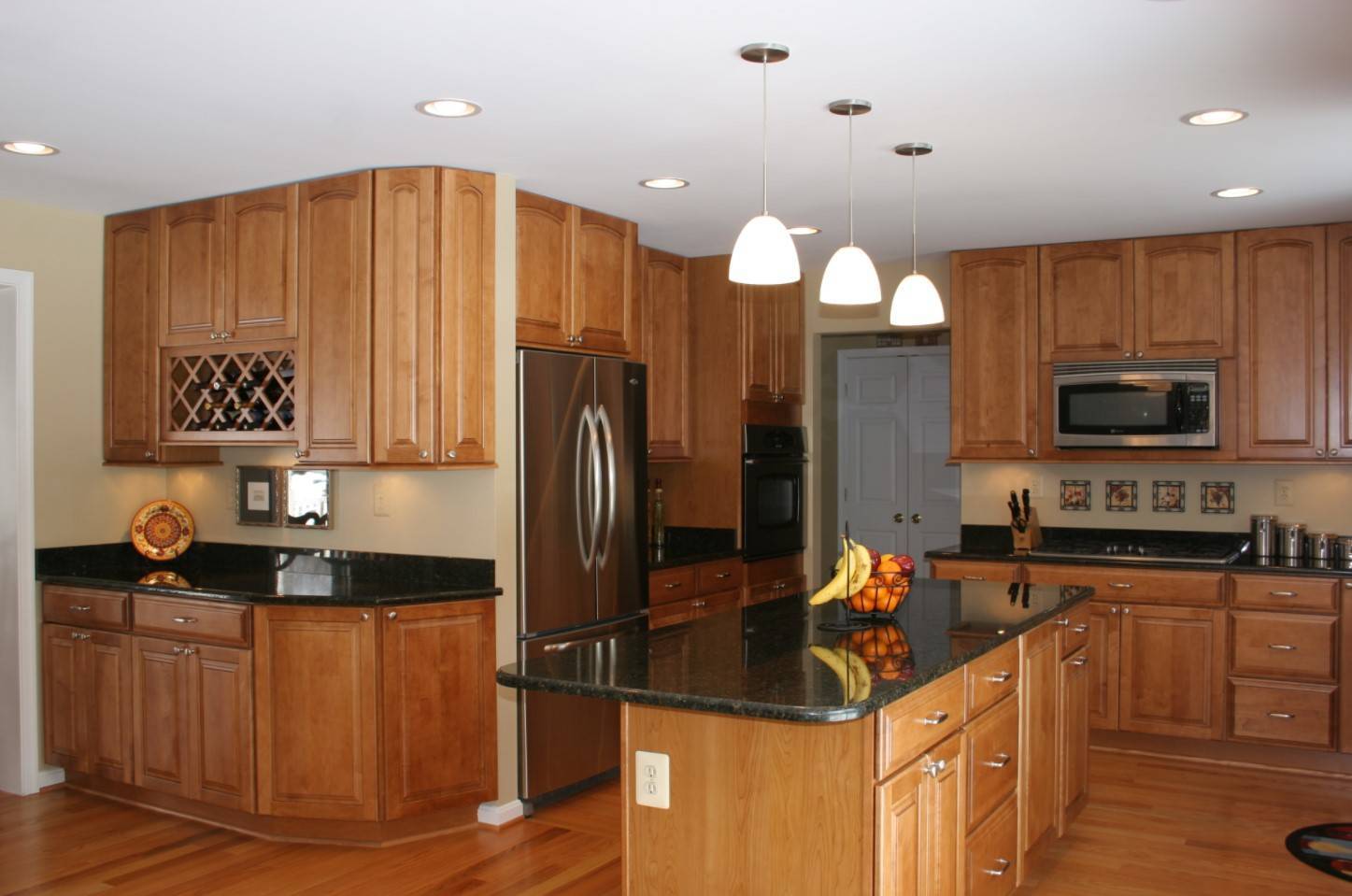 Натяжной потолок на кухне. Дизайн. Фото решений. Правильный монтаж