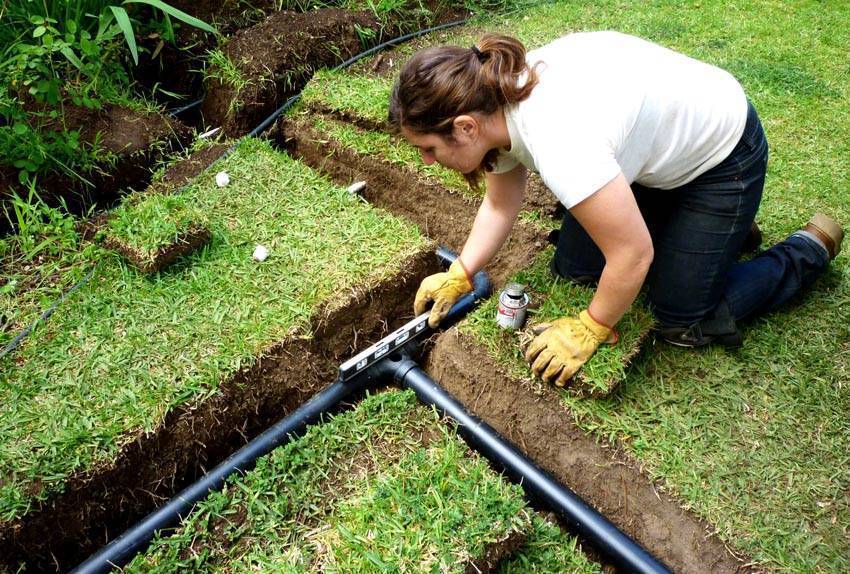 Дренаж на дачном участке: самый простой способ защиты от ливневых и талых вод