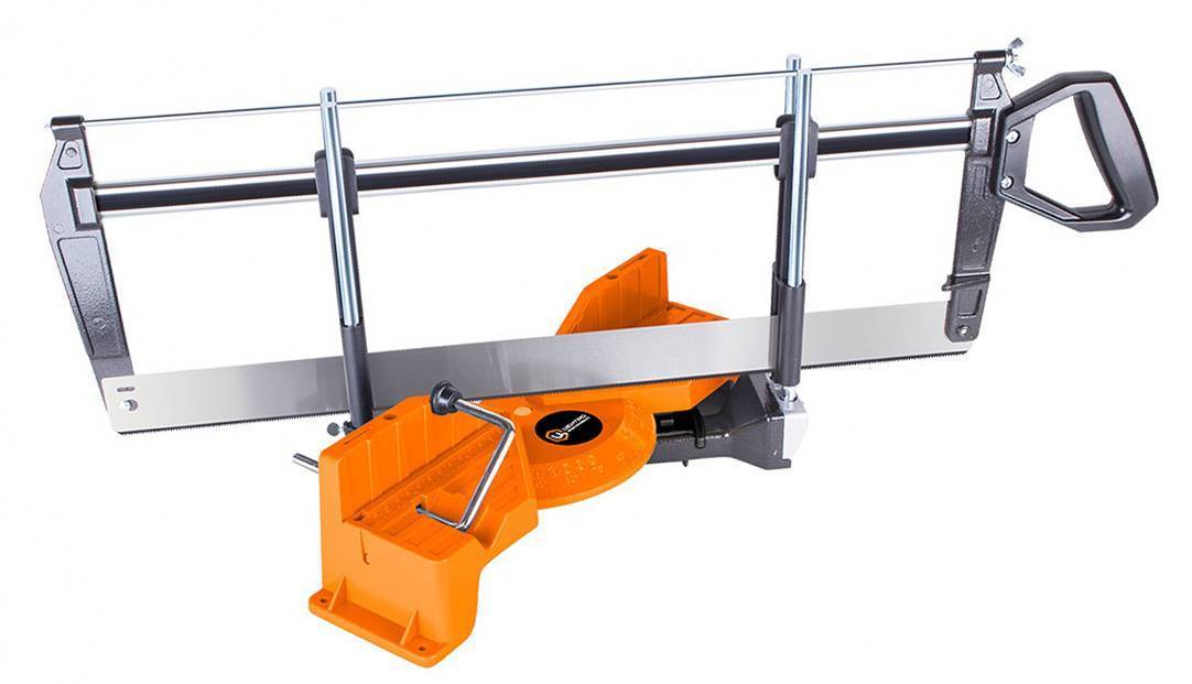 Как сделать угол на потолочном плинтусе