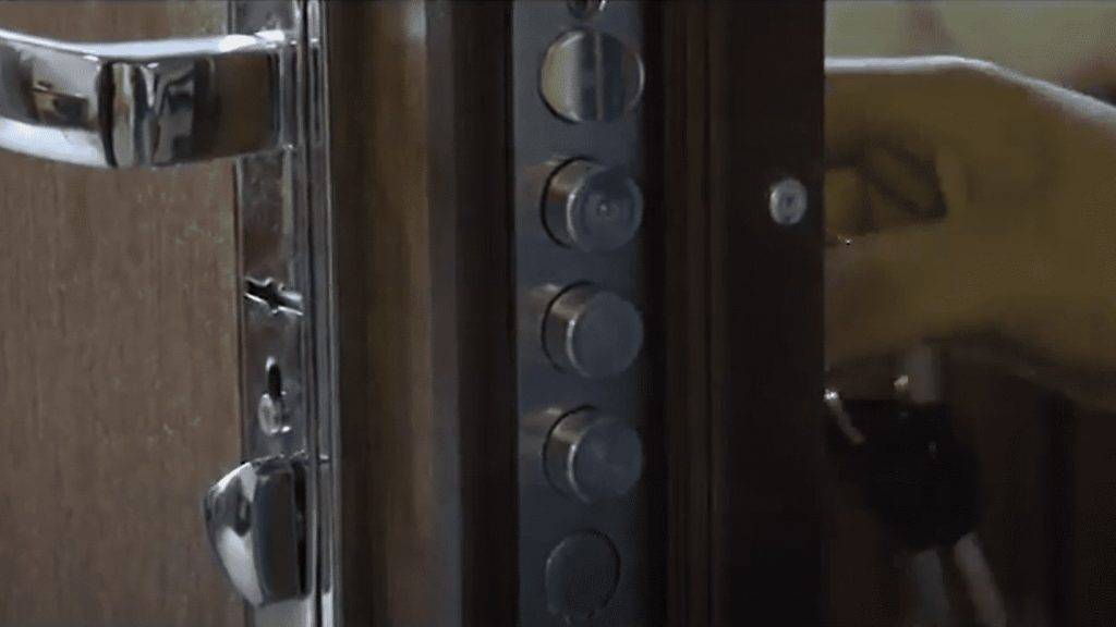 Входная дверь: размеры, характеристики и особенности подбора конструкции