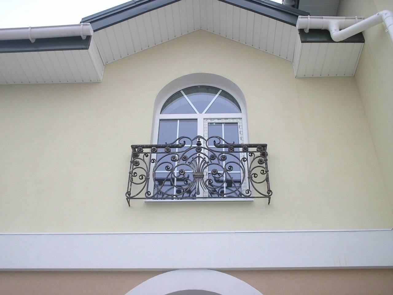 Французский балкон: фото вариантов оформления от классики до современной интерпретации