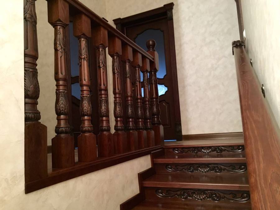 Балясины из дерева: понятие, виды, правила выбора и монтажа