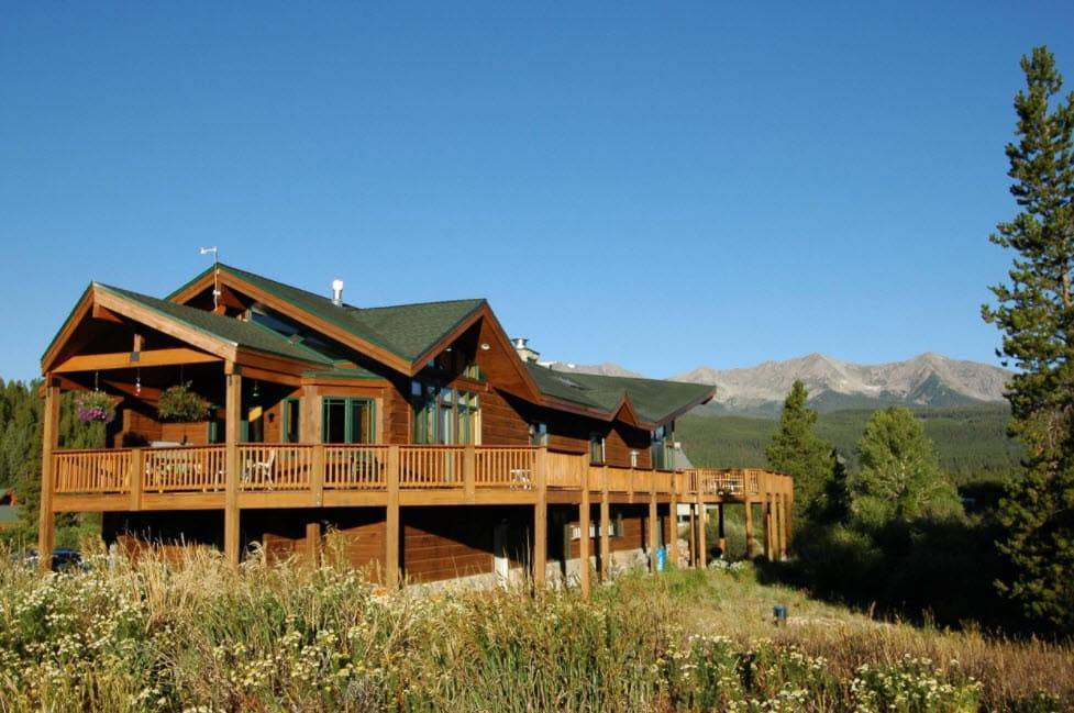 Крыльцо деревянного дома. Фотогалерея от профессионалов