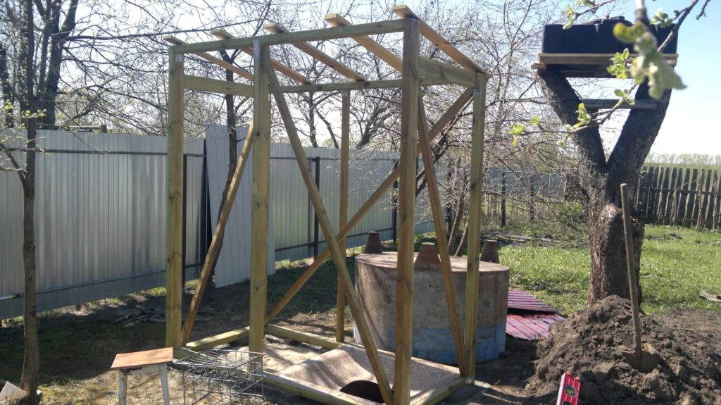 Деревянные душевые кабины для дачи: строительство летнего душа своими руками