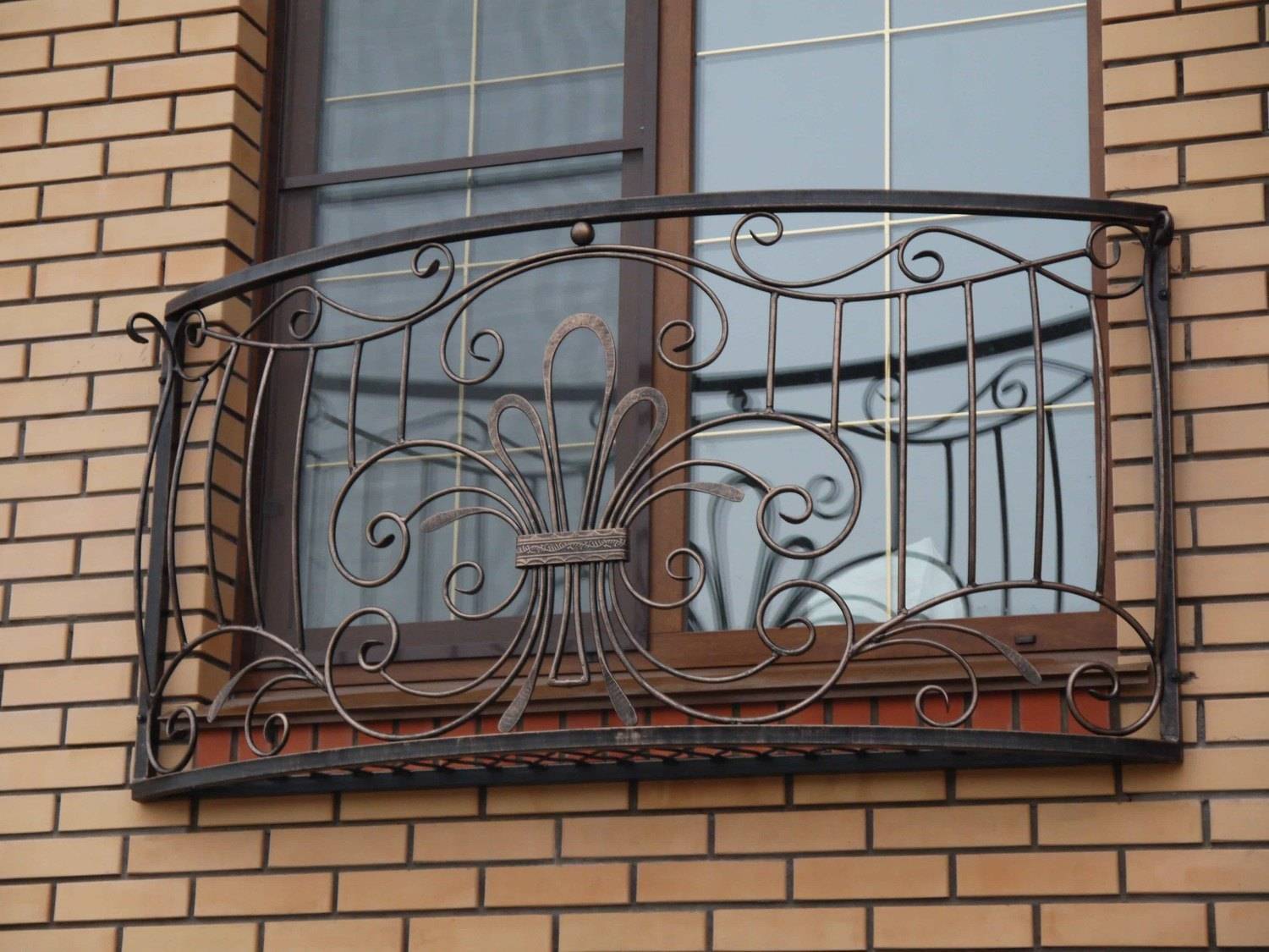 Французский балкон: фото вариантов оформления от классики до современной интерпретации