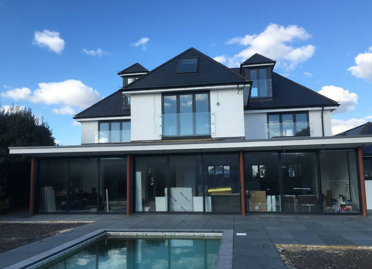 Французский балкон: фото вариантов оформления от классики до современной интерпретации