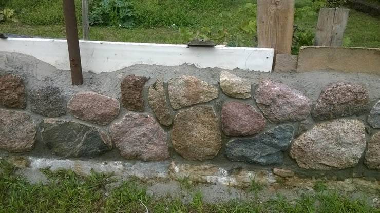 Забор из камня – простая инструкция по постройке своими руками. 110 фото установки