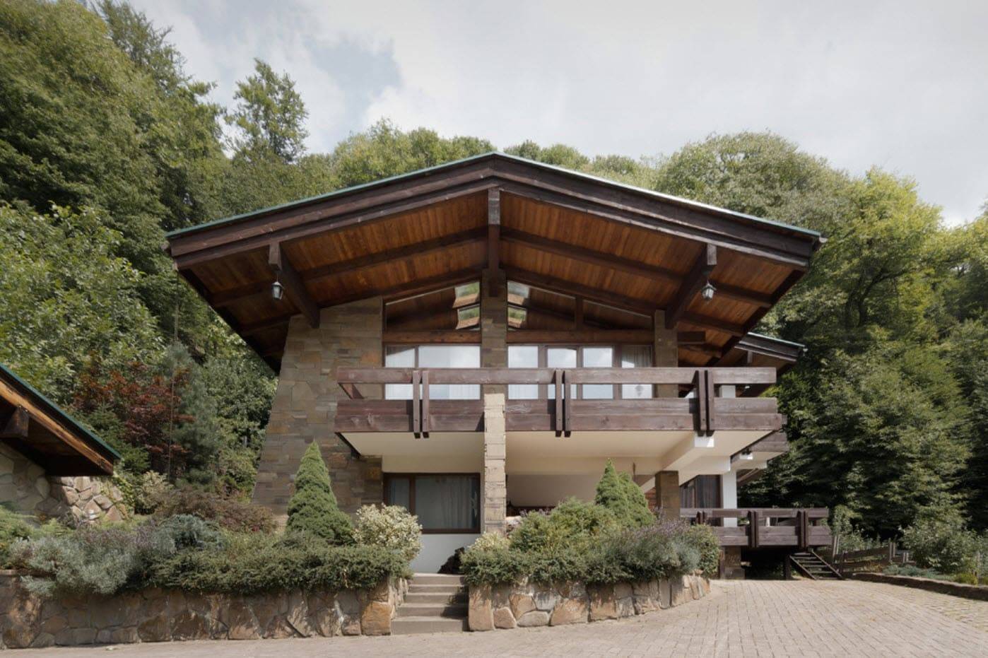 Крыльцо деревянного дома. Фотогалерея от профессионалов