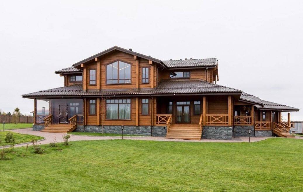 Крыльцо деревянного дома. Фотогалерея от профессионалов