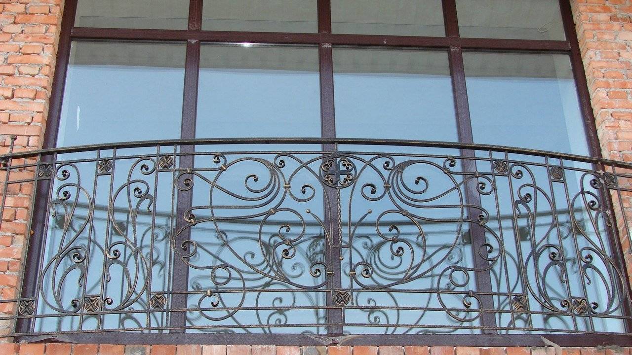 Французский балкон: фото вариантов оформления от классики до современной интерпретации