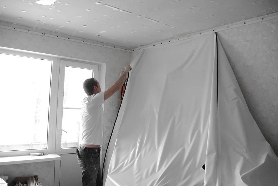 Ремонт натяжного потолка: устранение дефектов с сохранением эстетичности