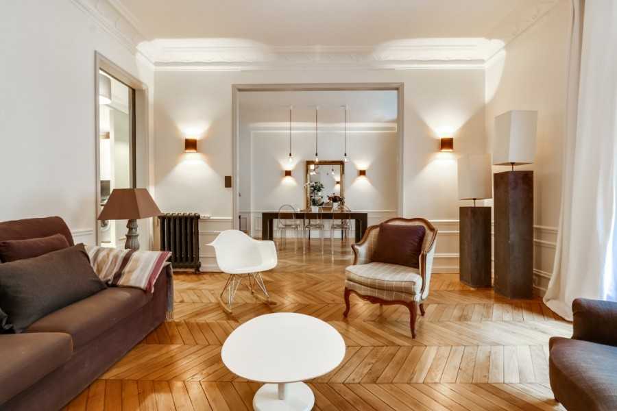 Светильники настенные в спальню для комфортного чтения и отдыха