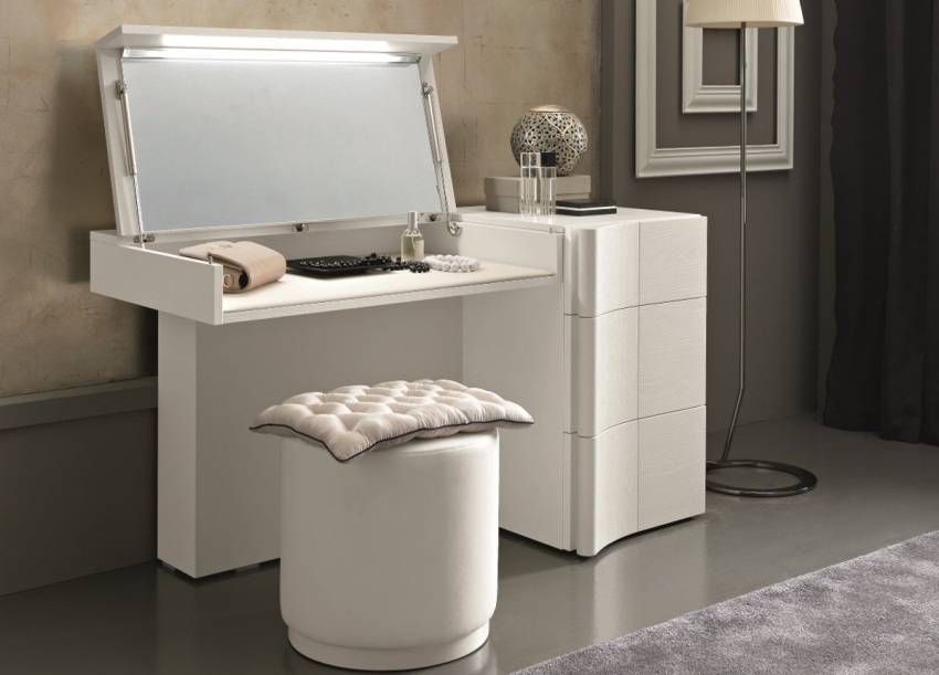 Трюмо с зеркалом: выигрышная мебель для квартиры и частного дома