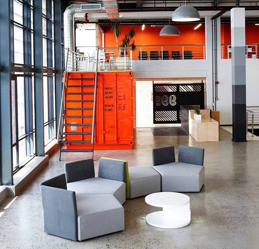 Модульные диваны для гостиной: нетривиальная и функциональная мебель