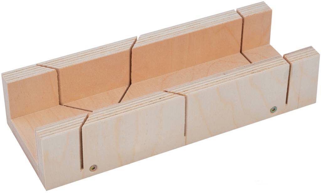 Как сделать угол на потолочном плинтусе