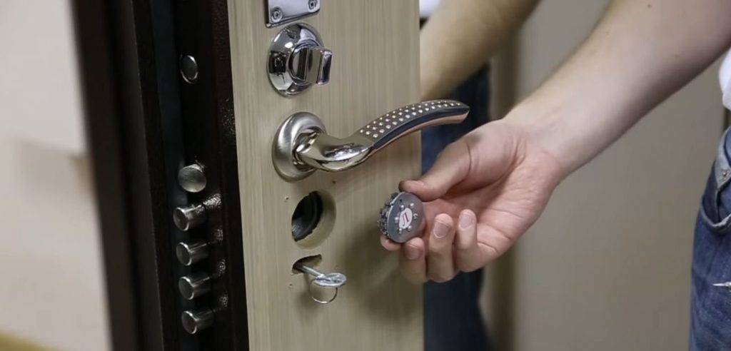 Ремонт металлических входных дверей: как самостоятельно починить полотно