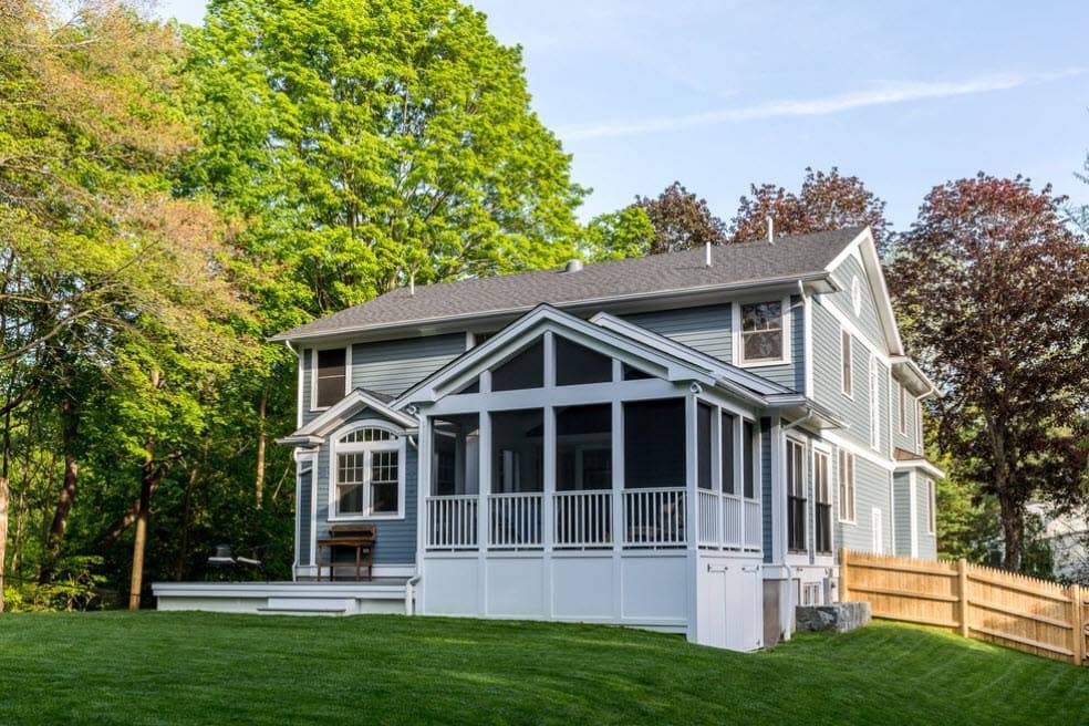 Крыльцо деревянного дома. Фотогалерея от профессионалов