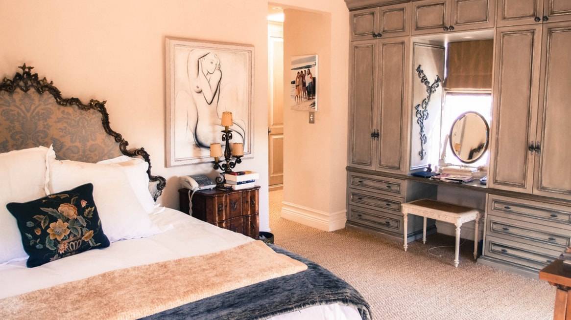 Трюмо с зеркалом: выигрышная мебель для квартиры и частного дома