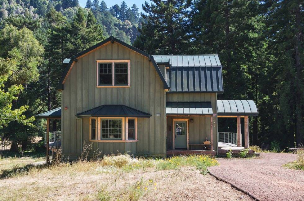 Крыльцо деревянного дома. Фотогалерея от профессионалов