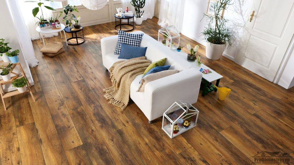 Пол деревянный: согреет холодной зимой и подарит прохладу знойным летом