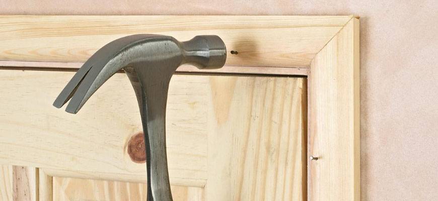 Как самостоятельно установить межкомнатную дверь с коробкой: пошаговая инструкция