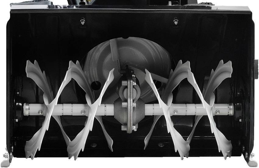 Ручной снегоуборщик: особенности конструкции и применения