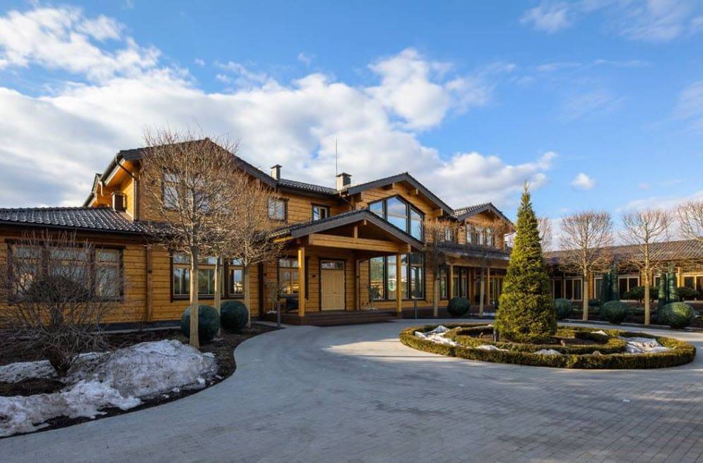 Крыльцо деревянного дома. Фотогалерея от профессионалов