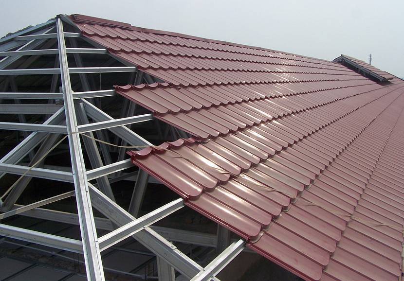 Сращивание стропил в районе конька: способы монтажа